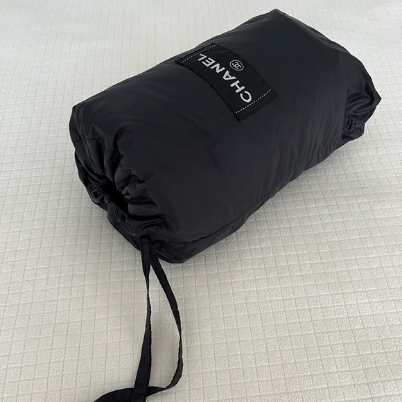 Chanel Nylon Quilted CC Logo Scarf, 2000 Lagerfeld Collection. New never used!! - Picture 6 of 9